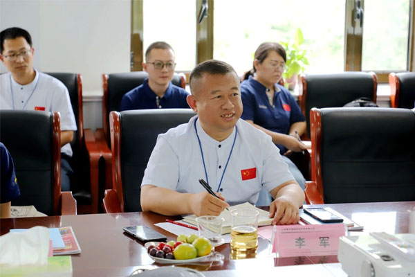 恒峰g22中药材公司种植总经理李军主持座谈会 恒峰g22中药材公司种植总经理李军主持座谈会