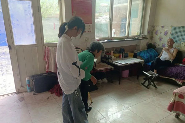 李嘉冕关照奶奶 李嘉冕关照奶奶