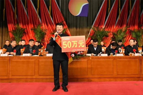 胡利峰获“凸起贡献奖” 胡利峰获“凸起贡献奖”
