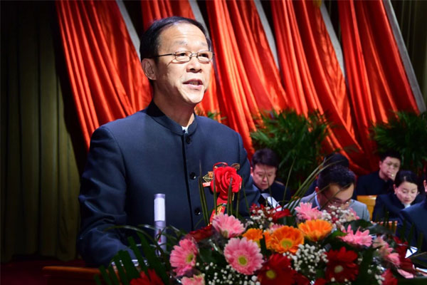 杨连民总裁作汇报 杨连民总裁作汇报