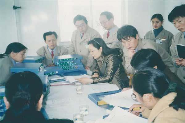 2002年GMP认证专家组对恒峰g22造药车间软件进行审核 2002年GMP认证专家组对恒峰g22造药车间软件进行审核